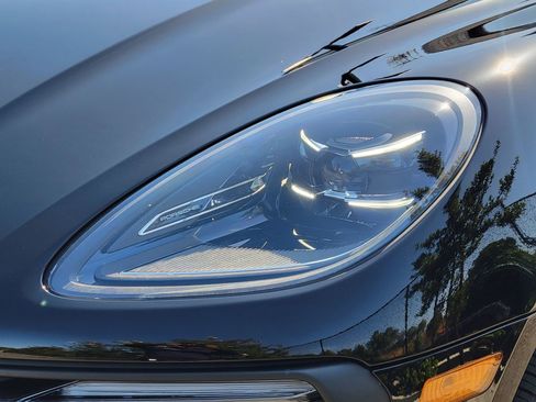 Used 2026 Porsche Macan AWD/4WD image 36