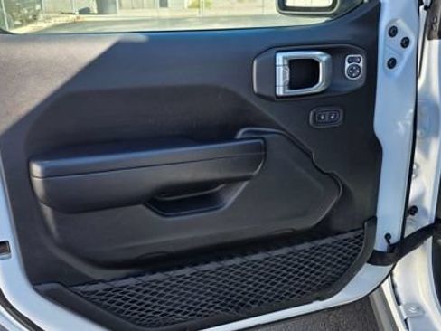 Used 2021 Jeep Gladiator Rubicon AWD/4WD image 8