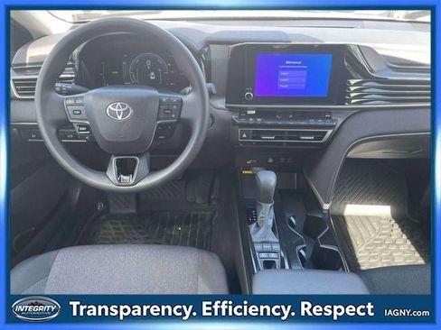 Used 2025 Toyota Camry LE w/ Convenience Package image 12