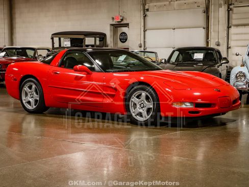 Used 1997 Chevrolet Corvette Coupe w/ Roof Pkg image 1