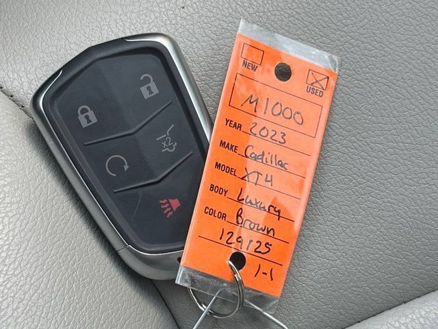 Used 2023 Cadillac XT4 Luxury w/ Cold Weather Package FWD image 33