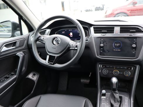 Used 2021 Volkswagen Tiguan SEL FWD image 12
