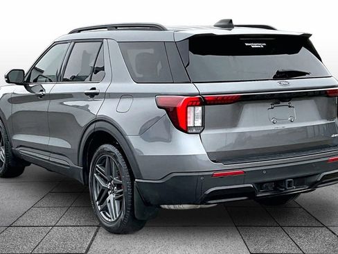 Used 2025 Ford Explorer ST-Line w/ ST-Line Street Pack AWD/4WD image 11
