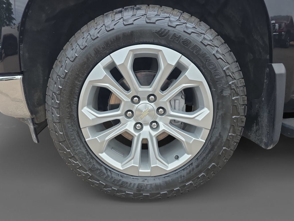 Used 2024 Chevrolet Silverado 1500 LTZ w/ Z71 Off-Road Package AWD/4WD image 15