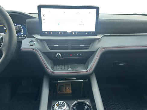 Used 2025 Ford Explorer ST-Line w/ ST-Line Street Pack image 12