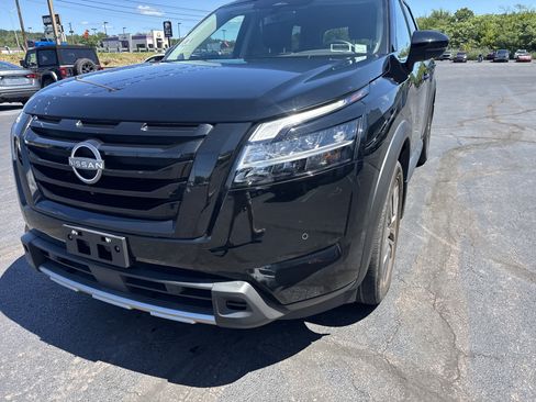 Used 2023 Nissan Pathfinder SL w/ SL Premium Package AWD/4WD image 10