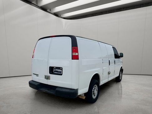 Used 2016 Chevrolet Express 2500 RWD image 6