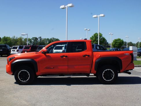 Used 2024 Toyota Tacoma TRD Off-Road w/ TRD Off Road Premium Package AWD/4WD image 13