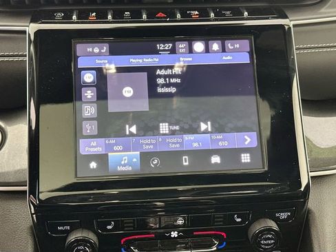 Used 2023 Jeep Grand Cherokee Altitude image 11