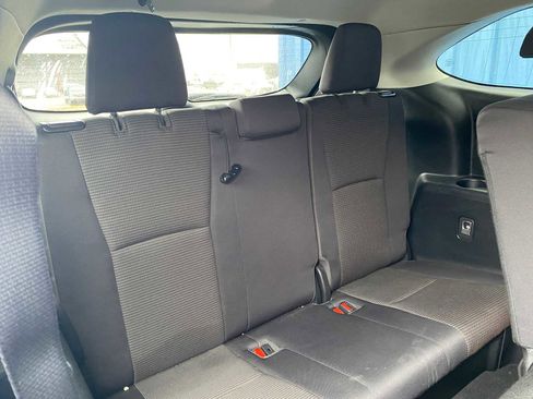 Used 2020 Toyota Highlander LE image 32