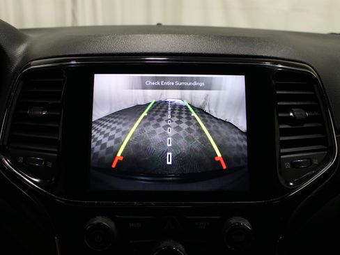 Used 2022 Jeep Grand Cherokee Laredo X AWD/4WD image 16