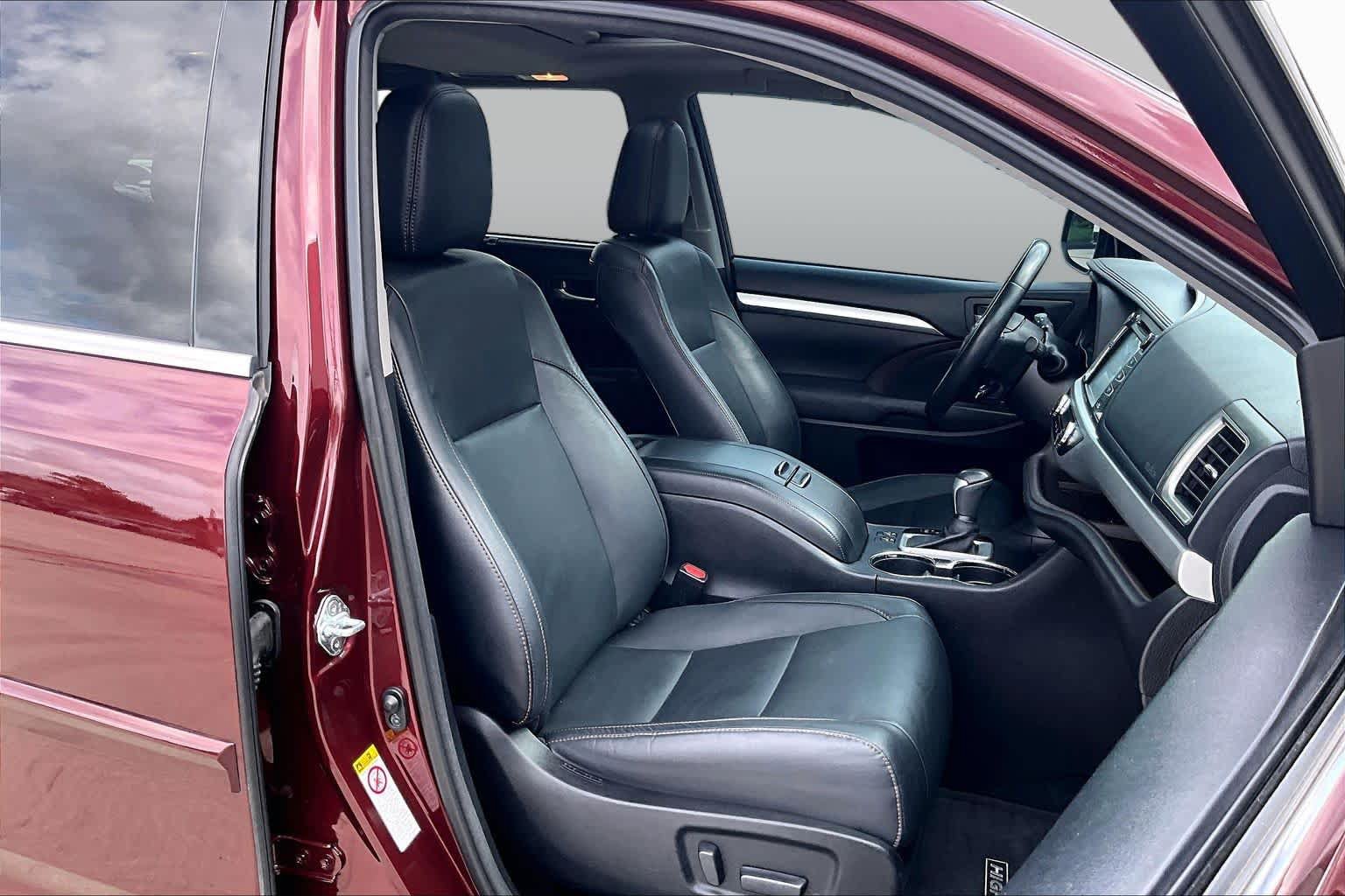 Used 2017 Toyota Highlander XLE FWD image 9