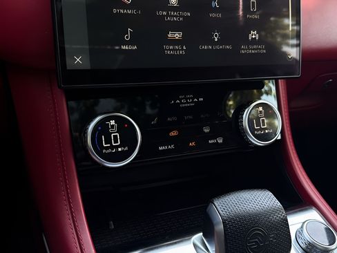 Used 2022 Jaguar F-PACE SVR AWD/4WD image 10