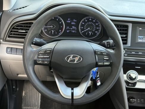 Used 2019 Hyundai Elantra SE image 12