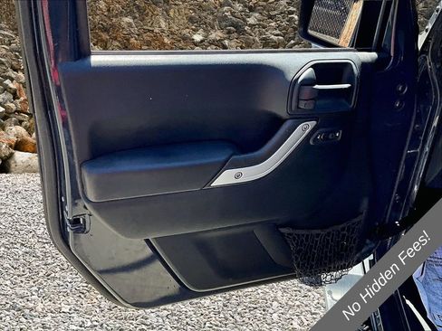 Used 2018 Jeep Wrangler Unlimited Sahara w/ Dual Top Group AWD/4WD image 20