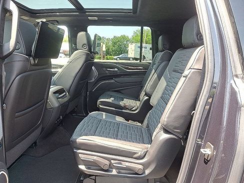 Certified 2024 Cadillac Escalade ESV Sport Platinum AWD/4WD image 10