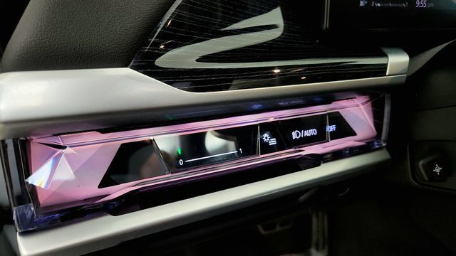 Used 2025 BMW 740i RWD image 51
