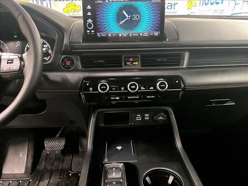 Used 2025 Honda Pilot TrailSport image 27