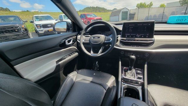 Used 2025 Jeep Compass Limited AWD/4WD image 14