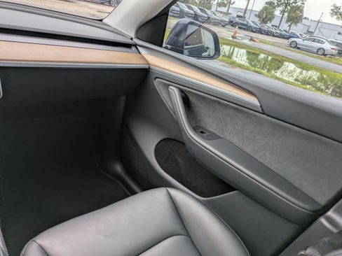 Used 2024 Tesla Model Y Long Range AWD/4WD image 15