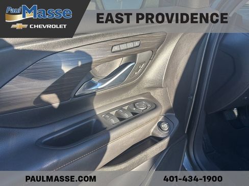 Used 2021 GMC Terrain SLT image 9