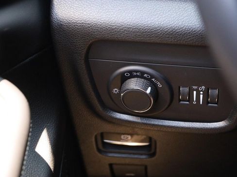 Used 2024 Jeep Grand Cherokee Altitude AWD/4WD image 21