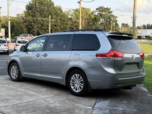Used 2011 Toyota Sienna XLE FWD image 4