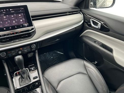 Used 2024 Jeep Compass Limited image 32