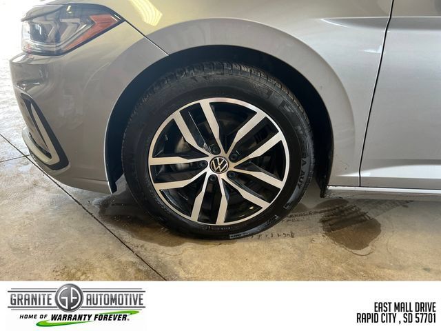 Used 2025 Volkswagen Jetta SE FWD image 29