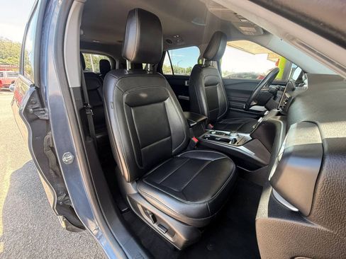 Used 2021 Ford Explorer XLT w/ Equipment Group 202A AWD/4WD image 14