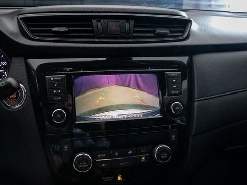 Used 2019 Nissan Rogue SV image 36