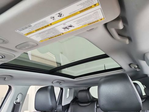 Used 2022 Jeep Compass Latitude w/ Sun and Sound Group image 11