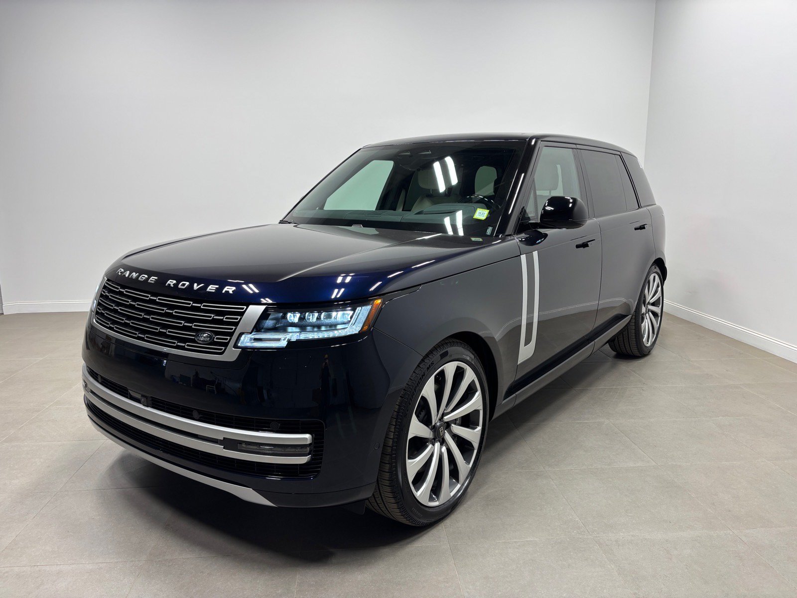 New 2027 Land Rover Range Rover Long Wheelbase Autobiography AWD/4WD image 1