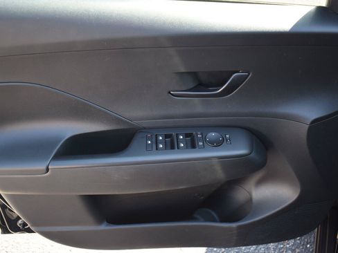 Used 2025 Hyundai Kona SEL AWD/4WD image 20
