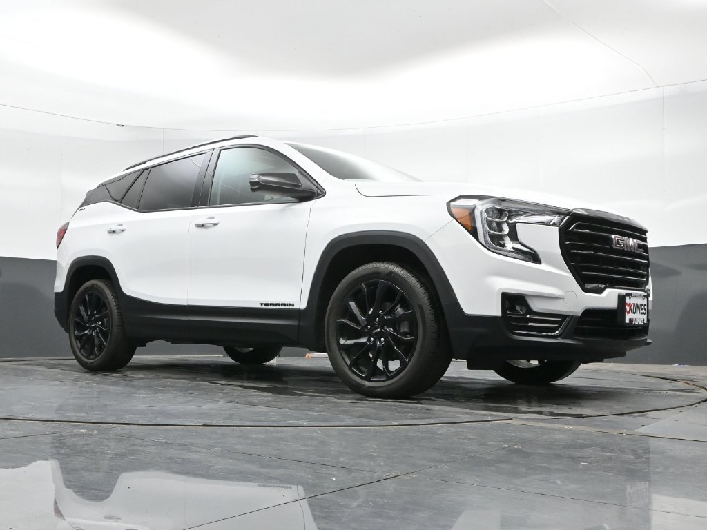 Used 2024 GMC Terrain SLT w/ Elevation Edition AWD/4WD image 42