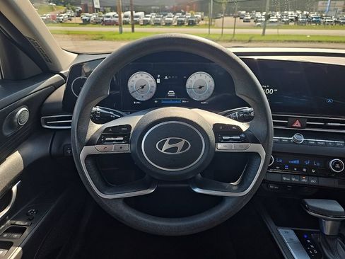 Used 2024 Hyundai Elantra SEL FWD image 4