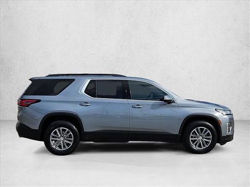 Used 2023 Chevrolet Traverse LT image 4