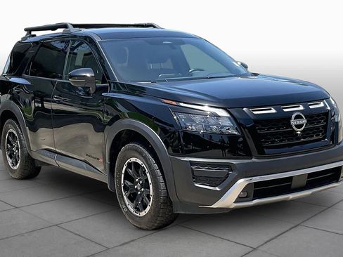 Used 2025 Nissan Pathfinder Rock Creek AWD/4WD image 3