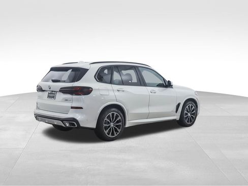 Used 2026 BMW X5 xDrive40i w/ M Sport Package image 5