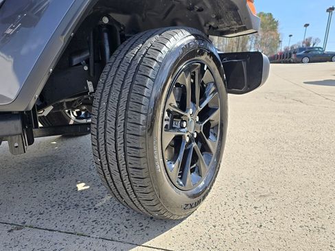 Used 2025 Jeep Wrangler Unlimited Sahara image 19