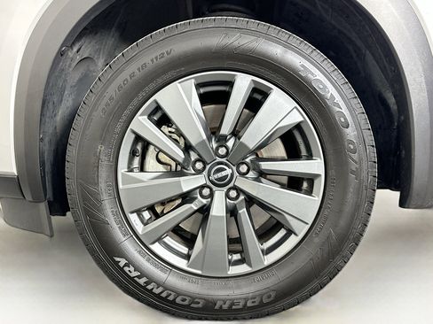 Used 2024 Nissan Pathfinder SV image 11