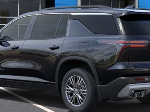 Used 2026 Chevrolet Traverse LT AWD/4WD image 3
