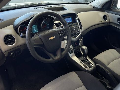 Used 2014 Chevrolet Cruze LS image 11