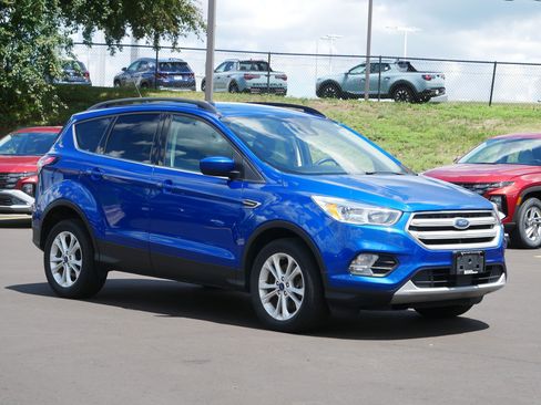Used 2018 Ford Escape SE w/ Ford Safe & Smart Package AWD/4WD image 4