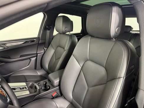 Certified 2026 Porsche Macan AWD/4WD image 5