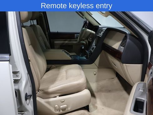 Used 2006 Lincoln Navigator Luxury image 3