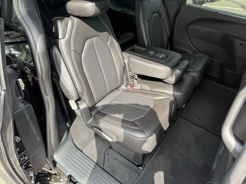 New 2026 Chrysler Pacifica Select image 55