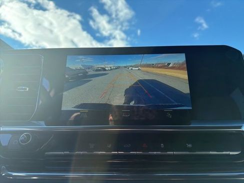 Used 2025 Chevrolet Silverado 2500 LT w/ Convenience Package image 18