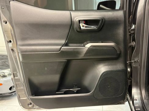 Used 2016 Toyota Tacoma TRD Off-Road image 22