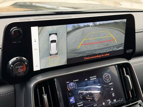 New 2026 Lexus LX 700h Luxury image 4